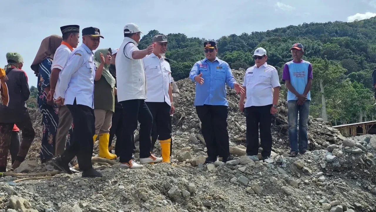 Gubernur Sumbar Percepat Pembangunan Huntara di Tanah Datar