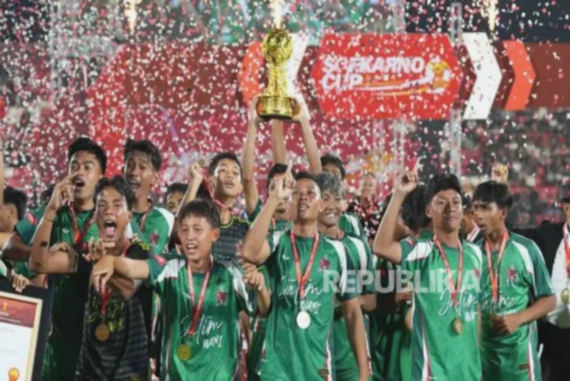 Talenta Muda Bersinar di Soekarno Cup, Banteng Jatim Raih Juara