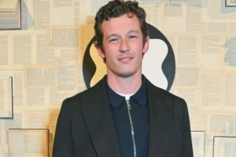 Callum Turner, Kekasih Dua Lipa, Dilirik Jadi James Bond Berikutnya?