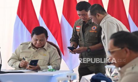 Prabowo Percepat Pemulihan Bencana, Terbang Kembali ke Jakarta