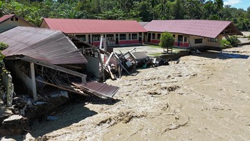 jalan-masih-terputus,-bantuan-ke-sikundo-aceh-barat-dikirim-pakai-heli