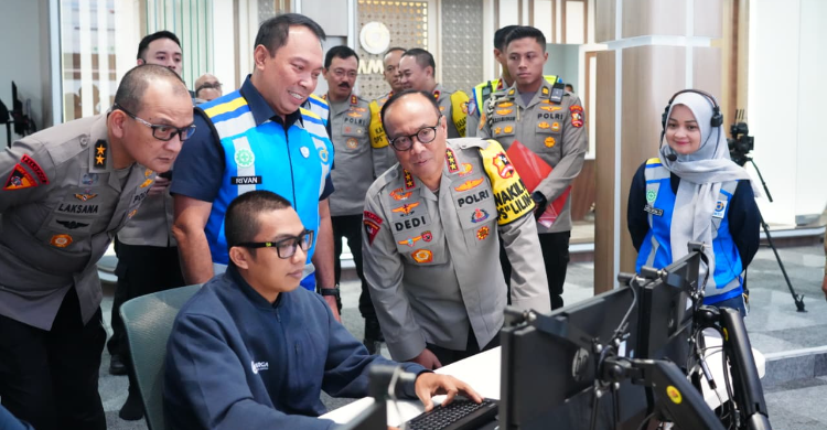 monitoring-arus-balik-di-jatiasih,-wakapolri-pastikan-nataru-aman-kondusif