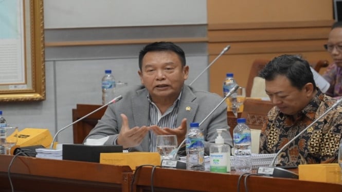 tb-hasanuddin:-kemlu-wajib-menentang-tindakan-as-ke-presiden-venezuela