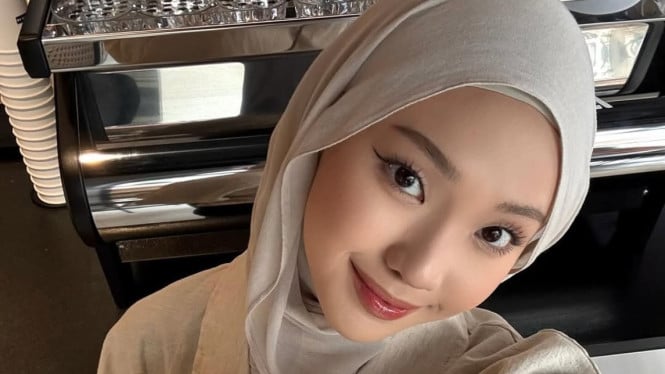 Jule Berulah: Lepas Hijab, Gandeng Aktor, Rebut Pacar Sahabat?