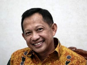 gerobak-dorong-jadi-andalan,-mendagri-bantu-pemulihan-pascabencana-aceh-tamiang