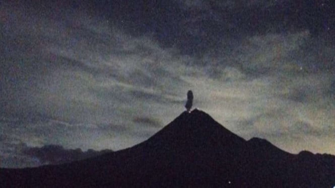 gunung-semeru-erupsi-muntahkan-awan-panas-5-km
