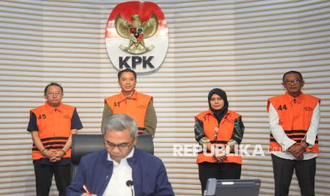 kpk-sebut-mantan-sekjen-kemenaker-diduga-masih-terima-uang-suap-usai-pensiun