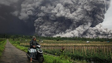 gunung-semeru-kembali-luncurkan-awan-panas-guguran-sejauh-4-km
