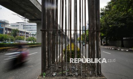 tiang-monorel-mangkrak-di-kawasan-senayan-akan-digunakan-untuk-reklame