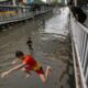 update-banjir-jakarta:-37-rt-dan-12-jalan-masih-terendam