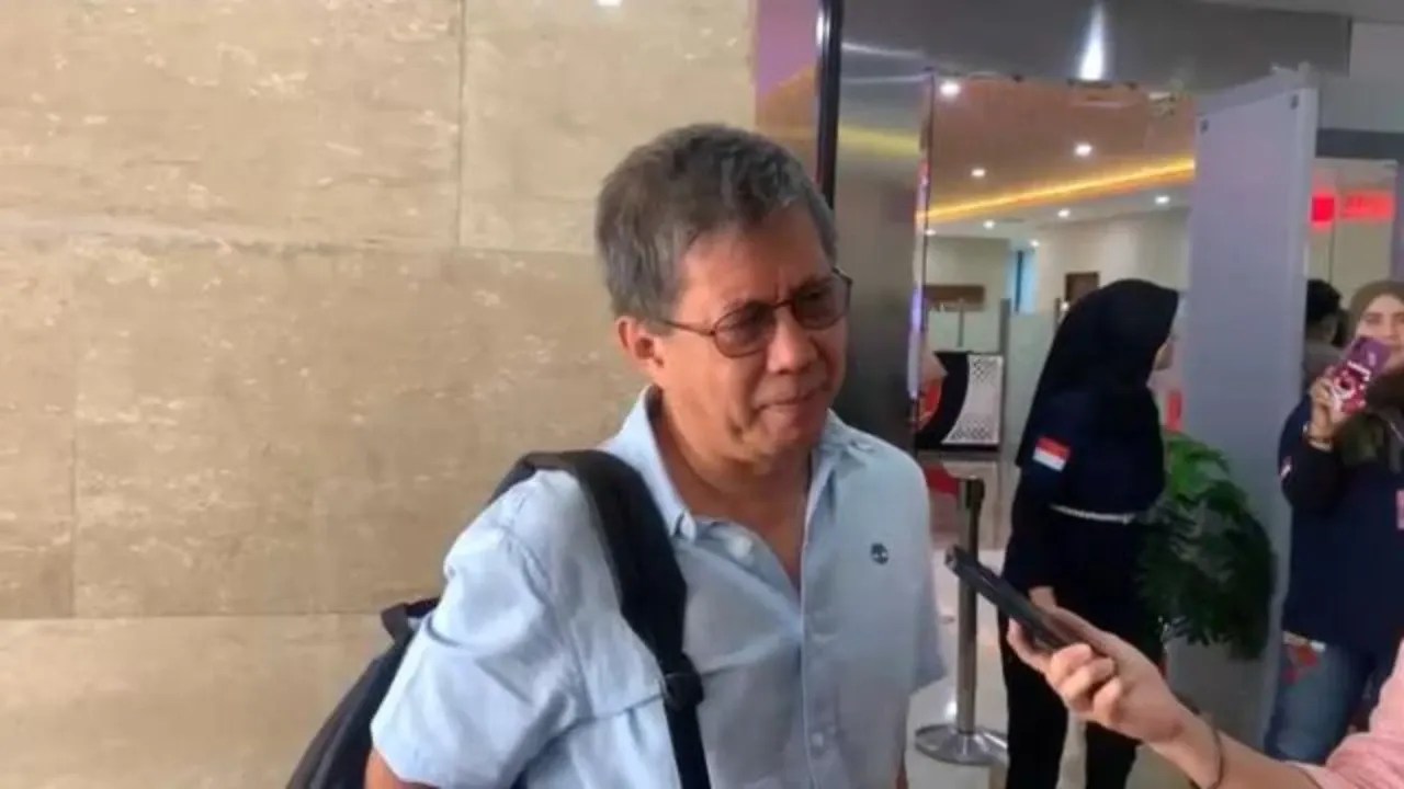 rocky-gerung-absen-jadi-saksi-bagi-roy-suryo-cs