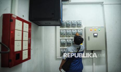 tiga-langkah-tetap-aman-dari-bahaya-listrik-saat-hujan-lebat-dan-banjir-versi-pln