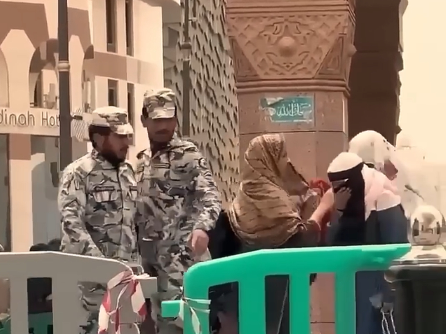 viral-video-askar-menampar-jamaah-umroh,-ustadz-zakaria-ingatkan-pentingnya-taat-aturan