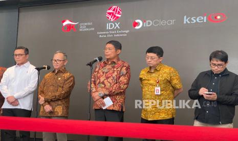 Pengamat: Pasar Butuh Kejelasan Arah Usai Mundurnya Petinggi OJK-BEI