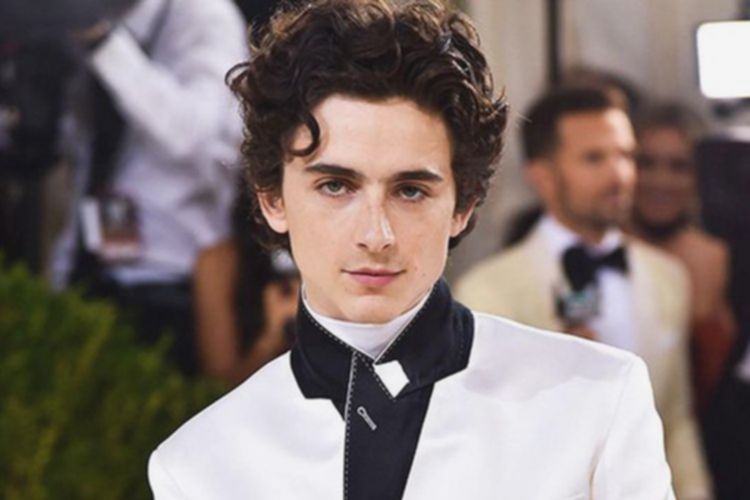 Timothée Chalamet Sabet Aktor Terbaik, Ucap Cinta ke Kylie Jenner