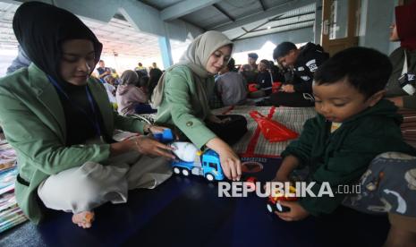 pengungsi-terdampak-longsor-di-pasirlangu-mulai-kembali-ke-rumah