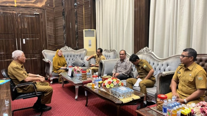 pemprov-sultra-sesalkan-ketidakhadiran-nur-alam-dalam-mediasi-polemik-kepemilikan-unsultra