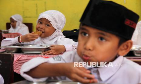 MBG Ramadhan: Siswa Muslim Bawa Pulang Menu Berbuka Bergizi