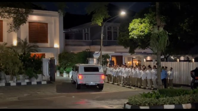 Prabowo Sambut Petinggi Gerindra di Kertanegara, Syukuran HUT Dimulai