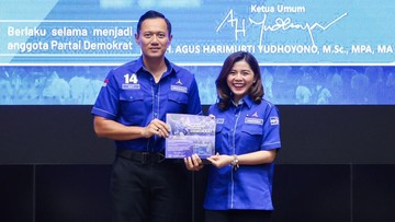 motivator-merry-riana-gabung-demokrat,-terima-kta-dari-ahy