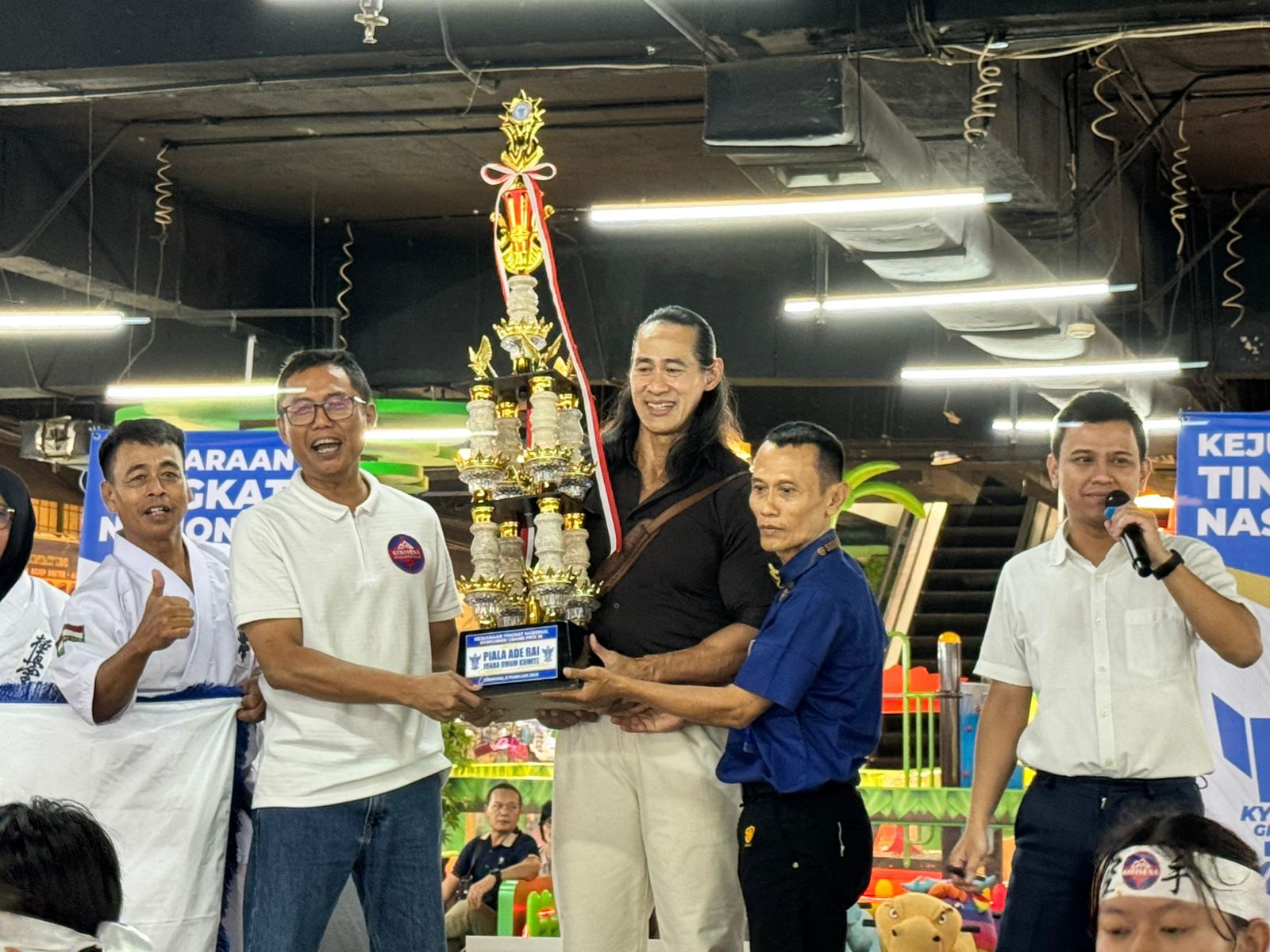 transformasi-berbuah-emas:-girisena-juara-umum-kyokushin-grand-prix-16