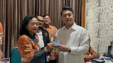 purbaya-ganti-nama-ktp-jadi-pakubuwono-empat-belas,-langsung-digugat