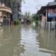 hujan-semalaman,-villa-tomang-tangerang-banjir-hingga-1,2-meter