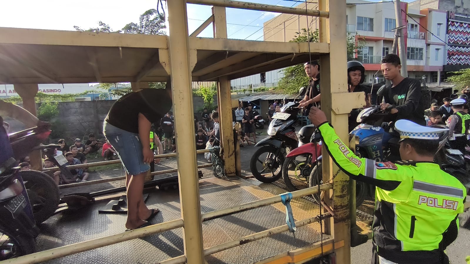 polresta-sidoarjo-amankan-ratusan-motor-balap-liar-di-porong