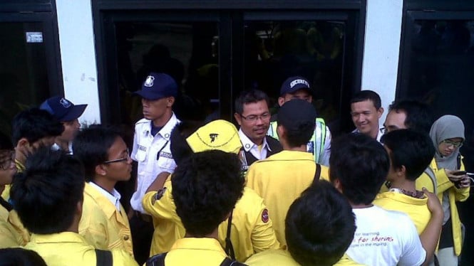 bem-ui-geruduk-mabes-polri!-tuntut-bripda-mesias-dihukum-berat-hingga-copot-kapolri