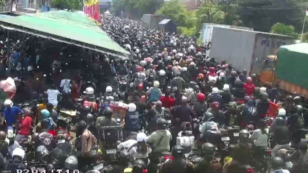 Polisi Percepat Arus, Atur Truk Urai Macet Gilimanuk