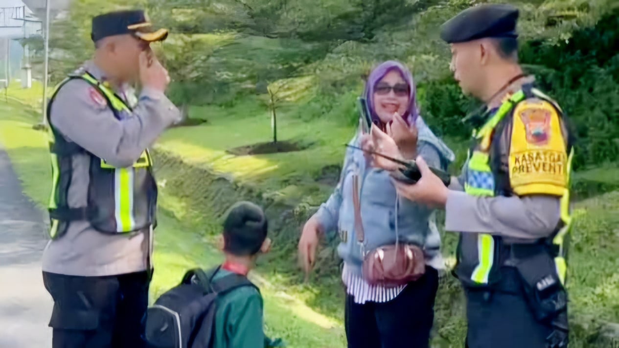 Salah Turun, Kebingungan, Polisi Selamatkan, Pemudik Bertemu Adik di Kantor!