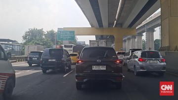 Arus Mudik Padati Tol Japek dan MBZ, One Way Nasional Disiapkan