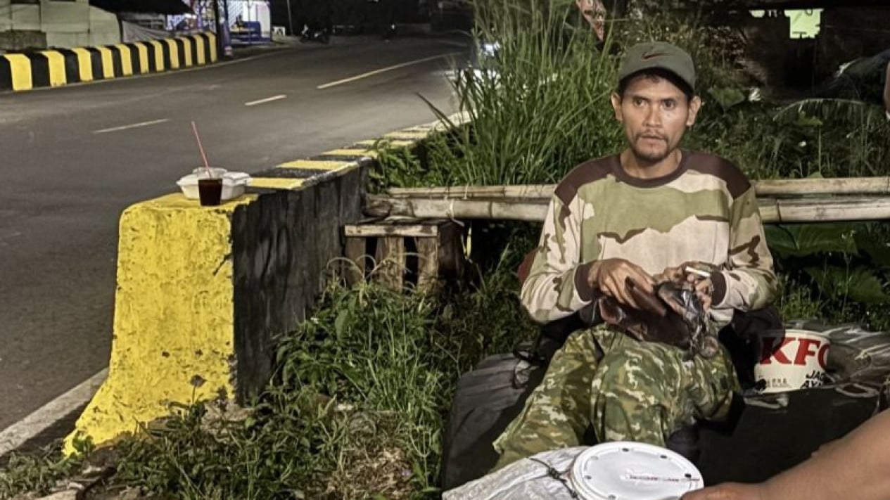 kisah-asep-kumala,-pedagang-cilok-mudik-jalan-kaki-dari-bandung-ke-ciamis