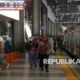 libur-lebaran,-warga-serbu-krl-untuk-silaturahmi