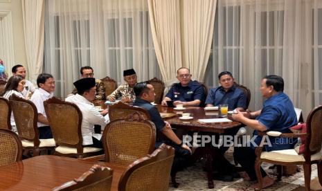 prabowo-perintahkan-kai-bangun-hunian-di-bantaran-rel-pasar-senen