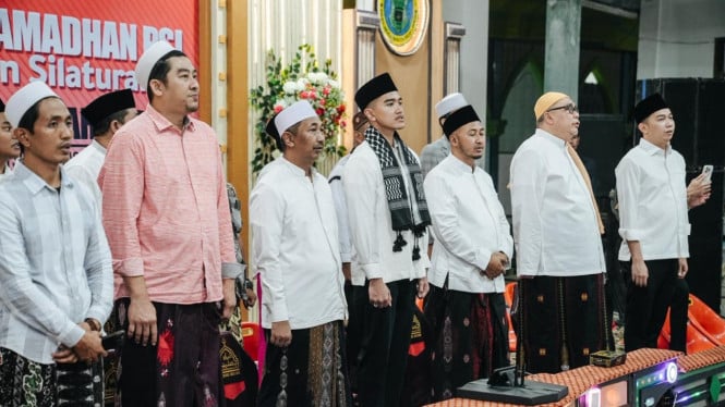 datang-pas-waktu-magrib,-kaesang-dapat-sajian-spesial-dari-pimpinan-ponpes-nurul-qadim