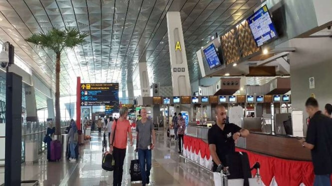 bandara-soekarno-hatta-pastikan-terminal-tetap-kondusif-meski-ada-cancel-penerbangan-ke-timur-tengah