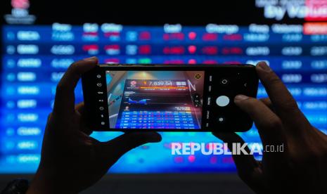 IHSG Bergejolak: Konflik Timur Tengah Ancam Inflasi dan Tekan Emiten