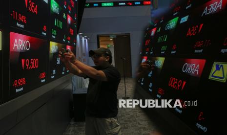 OJK Kejar 75 Persen Emiten Penuhi Free Float 15 Persen