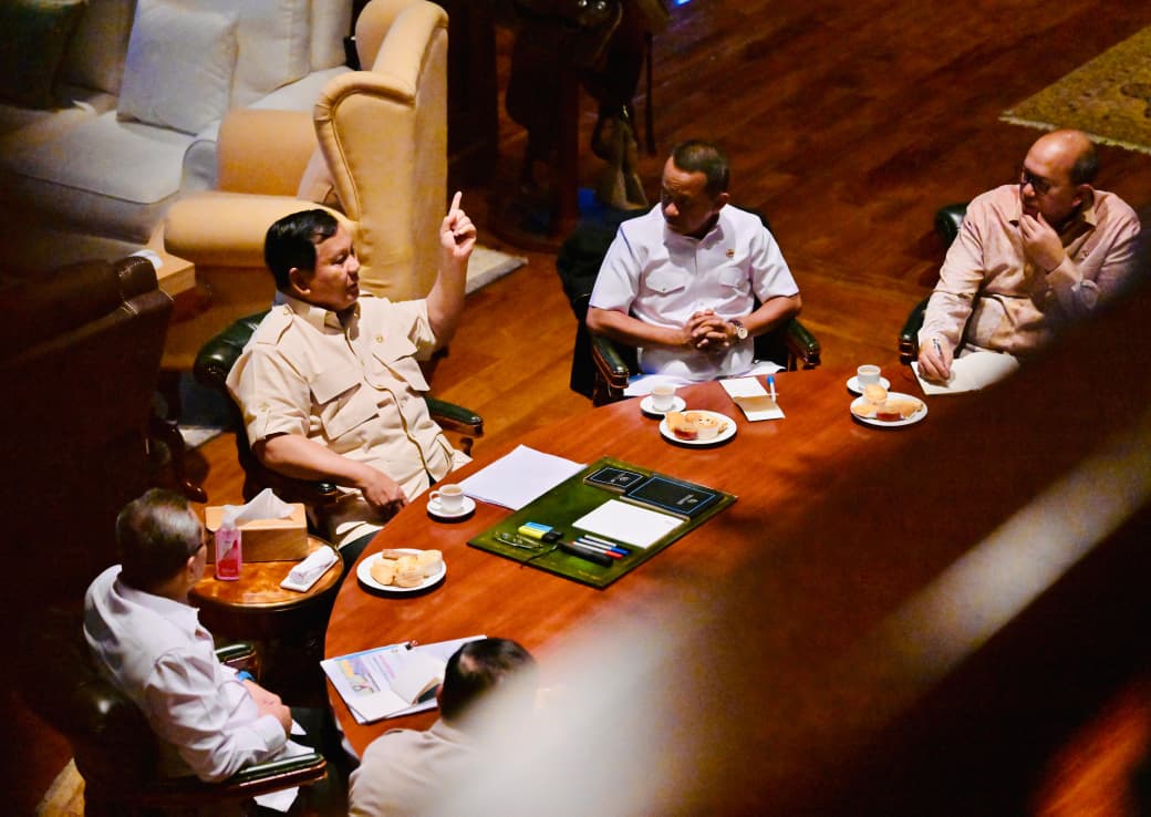 prabowo-gelar-rapat-maraton-di-hambalang,-bahas-pendidikan,-geopolitik,-hingga-kesiapan-lebaran