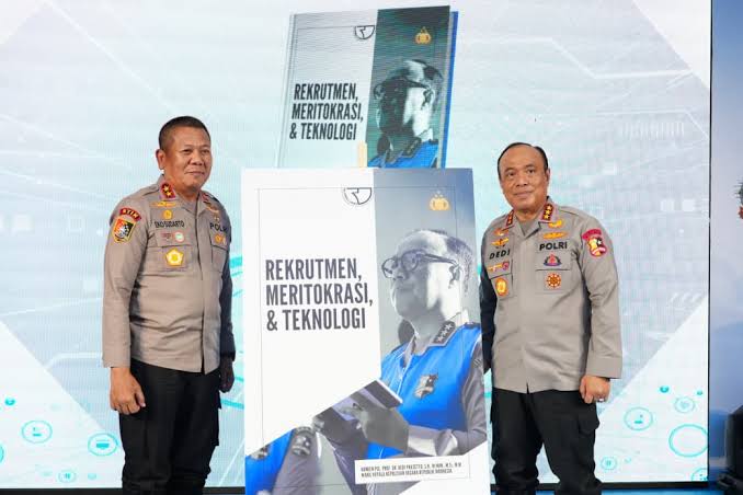 wakapolri-luncurkan-dua-buku,-komitmen-bangun-ilmu-kepolisian-berbasis-riset