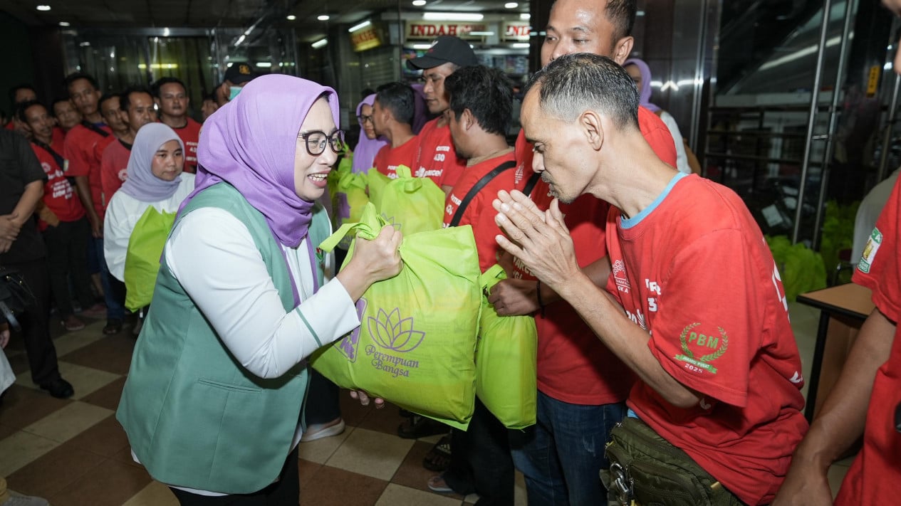 nihayatul-wafiroh:-porter-itu-pahlawan-ekonomi,-tak-boleh-terlupakan!