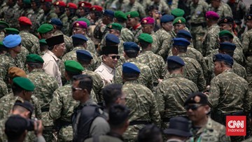 Prabowo Aktifkan Kaster TNI, Tunjuk Bambang Trisnohadi Jadi Kepala