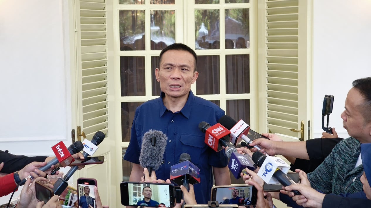 Tudingan Ijazah Palsu Jokowi: Rismon Berdamai, Ade Menyambut Sahabat