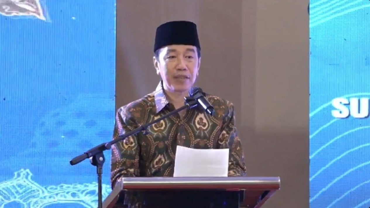 jokowi-puji-langkah-prabowo-tak-naikkan-harga-bbm:-keputusan-berani-meski-berisiko