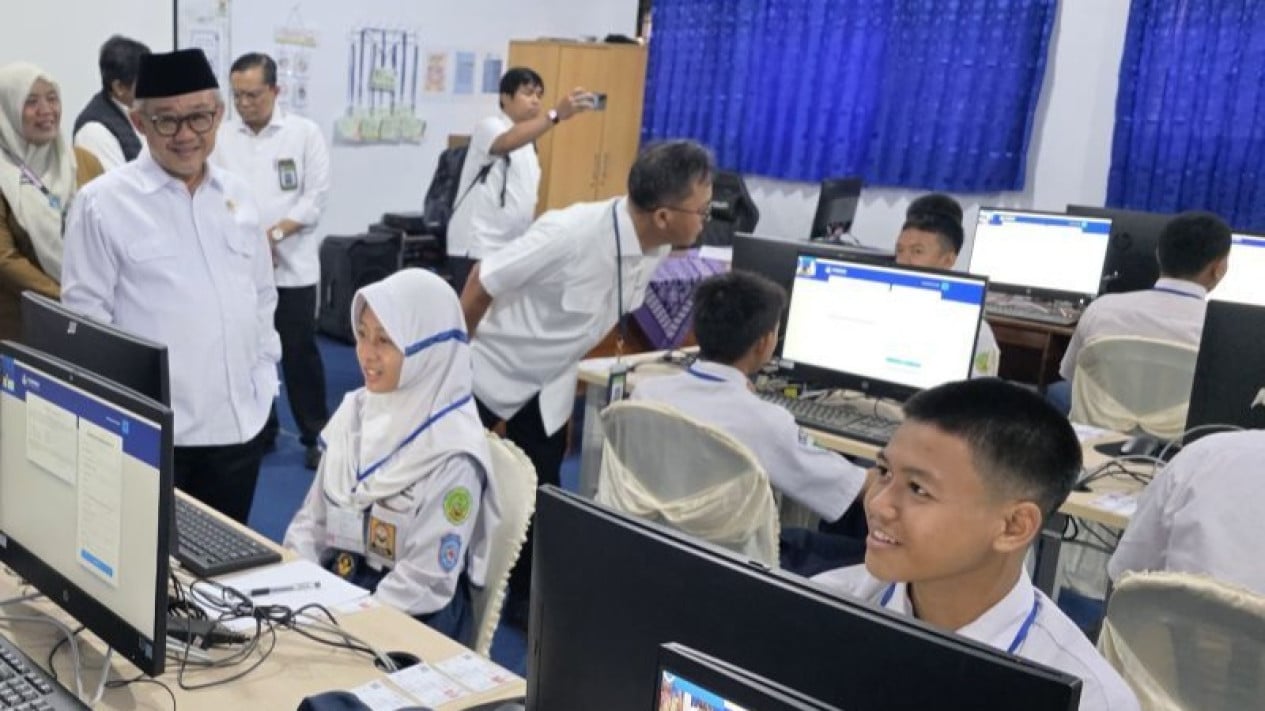 tinjau-pelaksanaan-tka-tingkat-smp,-mendikdasmen-kasih-strategi-siswa-cara-kerjakan-soal