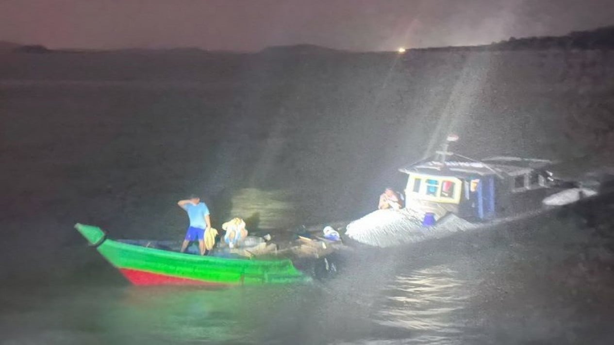 KRI Alamang Gagalkan Pencurian Granit, Amankan Kapal di Karimun