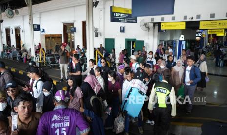 KA Bangunkarta Anjlok, KAI Alihkan Rute dan Batalkan Perjalanan Kereta Api