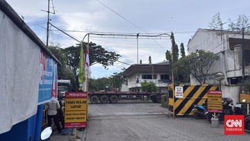 polisi-kerahkan-gegana-ke-tkp-ledakan-pabrik-baja-sidoarjo