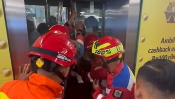 aksi-heroik-damkar-selamatkan-penumpang-terjebak-di-lift-mrt
